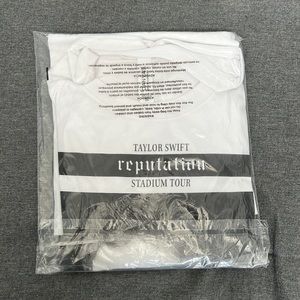 Taylor Swift reputation stadium tour T-shirt